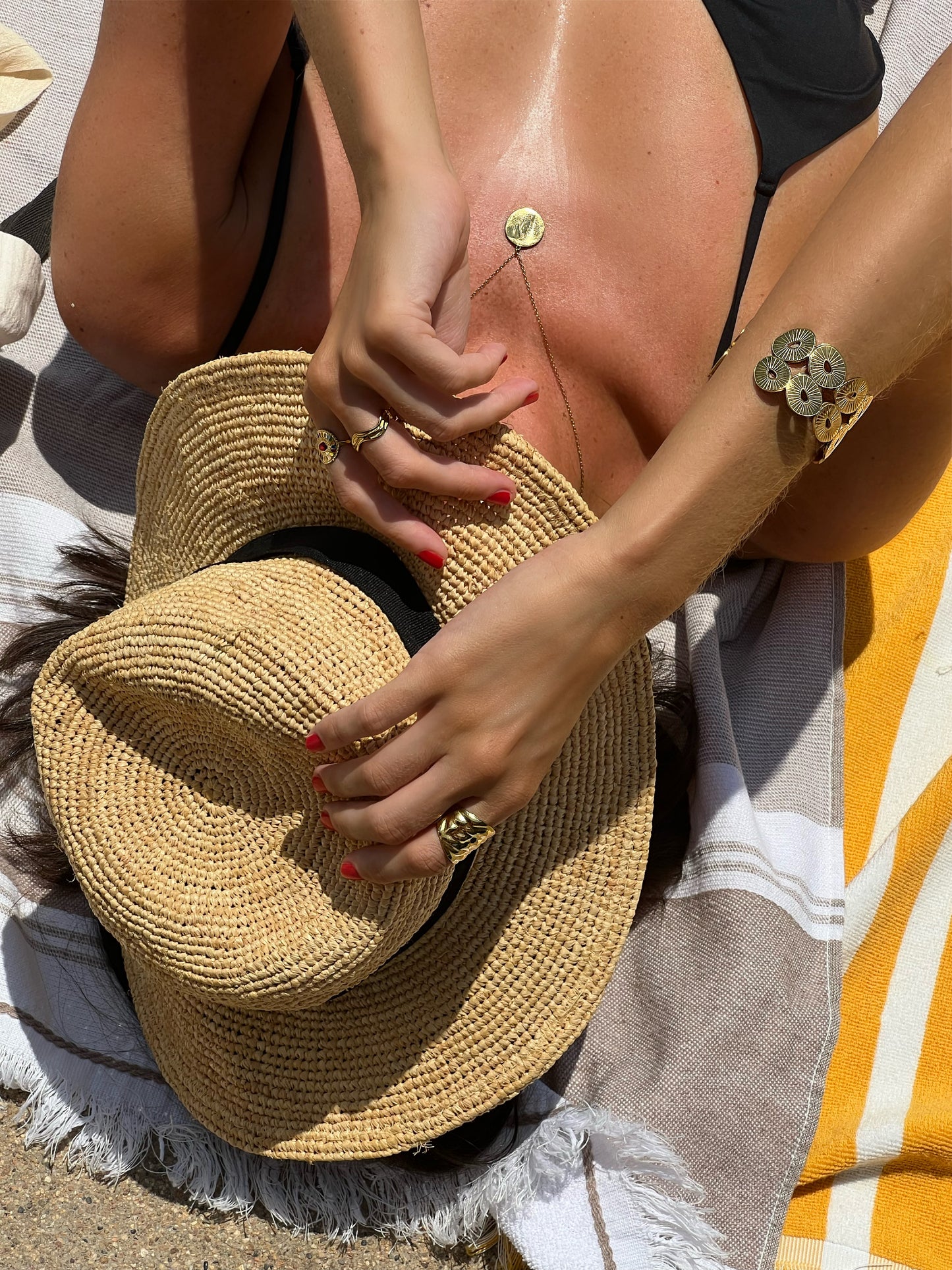 Collar Es Codolar, anillos Peratallada, Port Des Pi y Giverola 2.0, y brazalete Del Crit de acero inoxidable. 