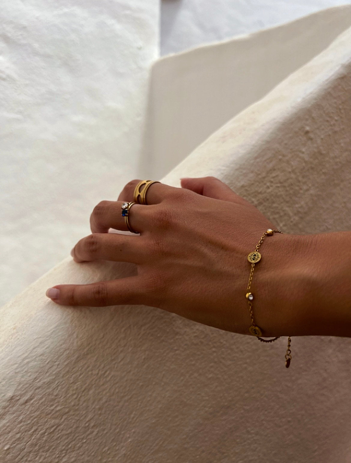 Anillos Pola y Portlligat, y pulsera Escala de acero inoxidable con circonitas. 