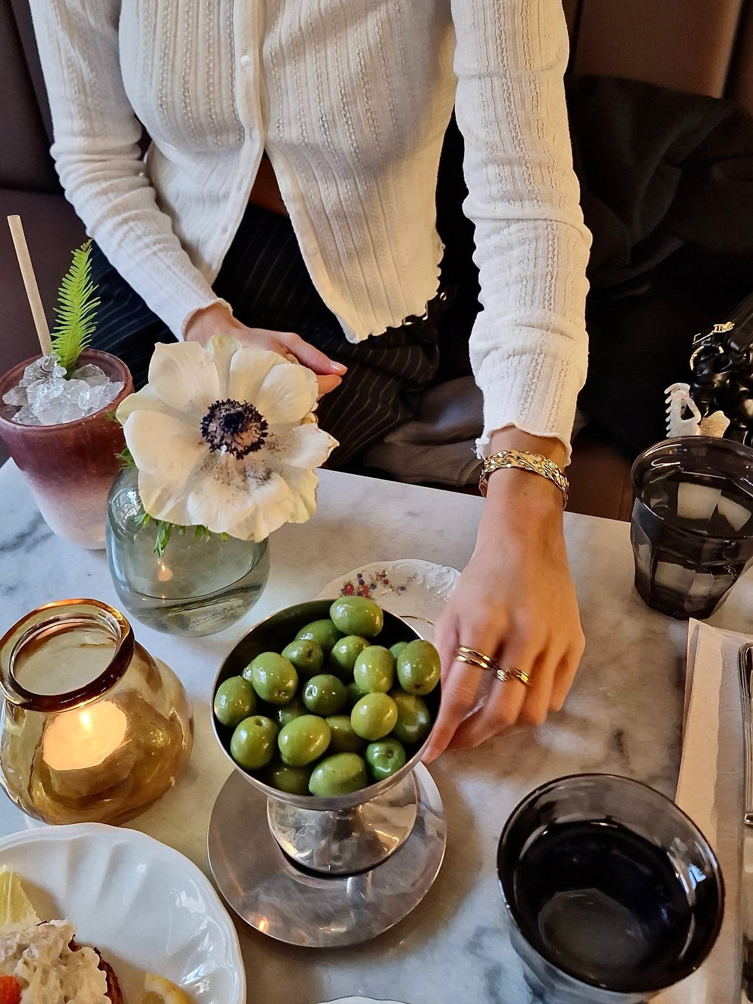 Brazalete y anillos de acero inoxidable