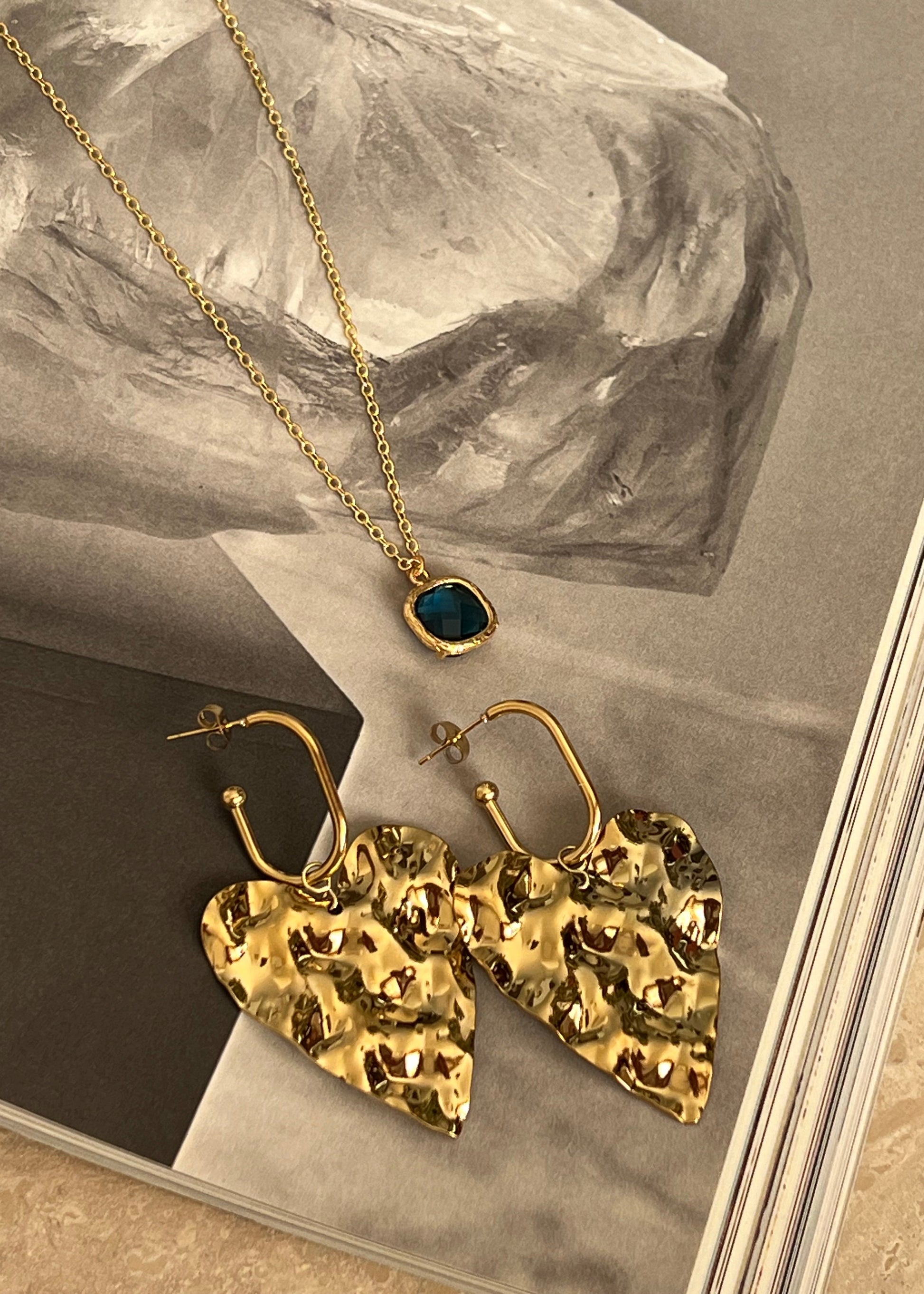 Preciosos pendientes de acero inoxidable que mejoran cualquier look.