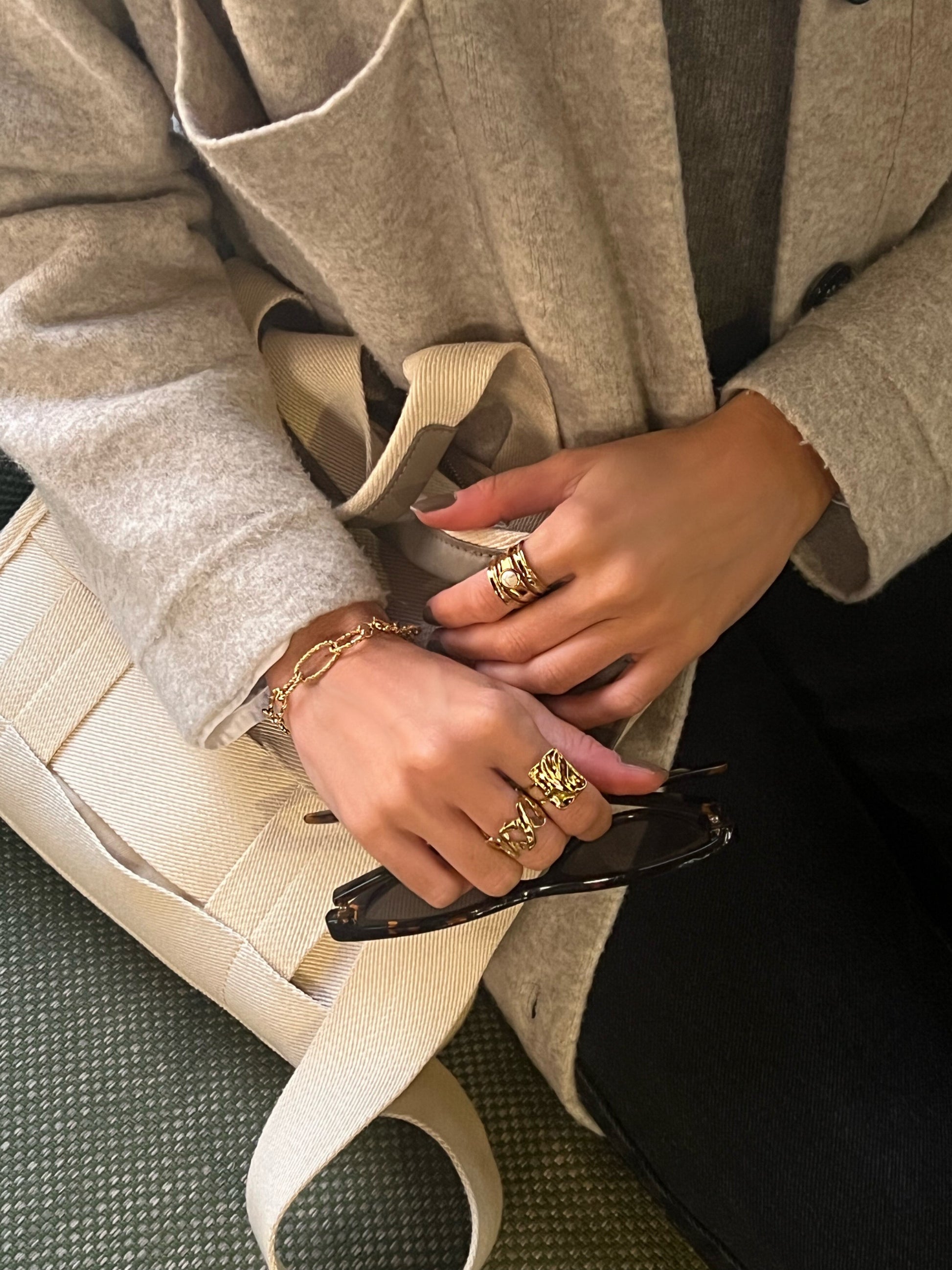 Anillos y pulsera bonitos de acero inoxidable